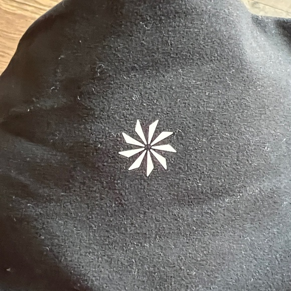 Women’s black Athleta size XL crop joggers/leggings. - Picture 6 of 6